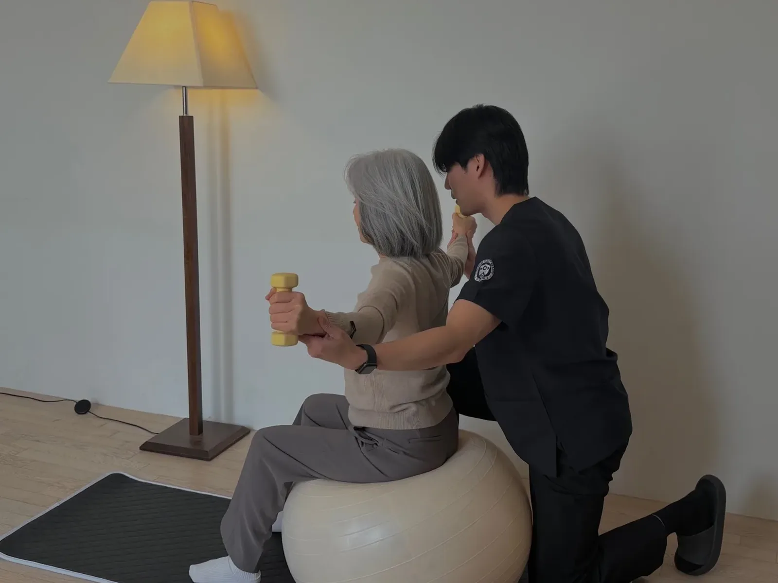 근력약화 운동 장면