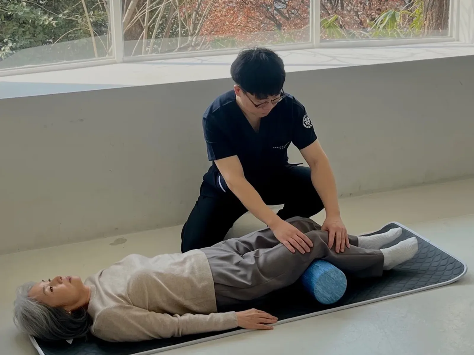 수술 후 회복 운동 장면